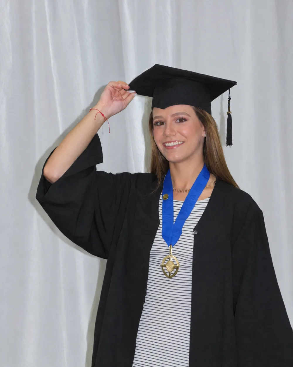 Ori en su graduación de arquitectura